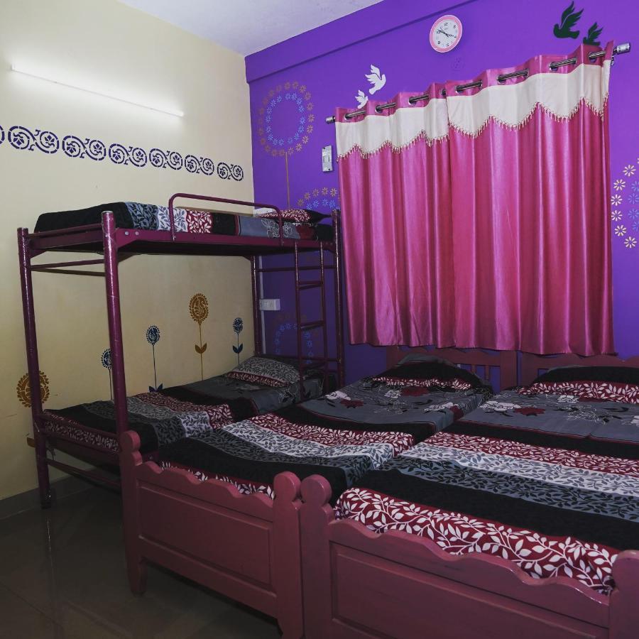 A Pousada Easvari Grand Pg For Women - Female Only Chennai Exterior foto